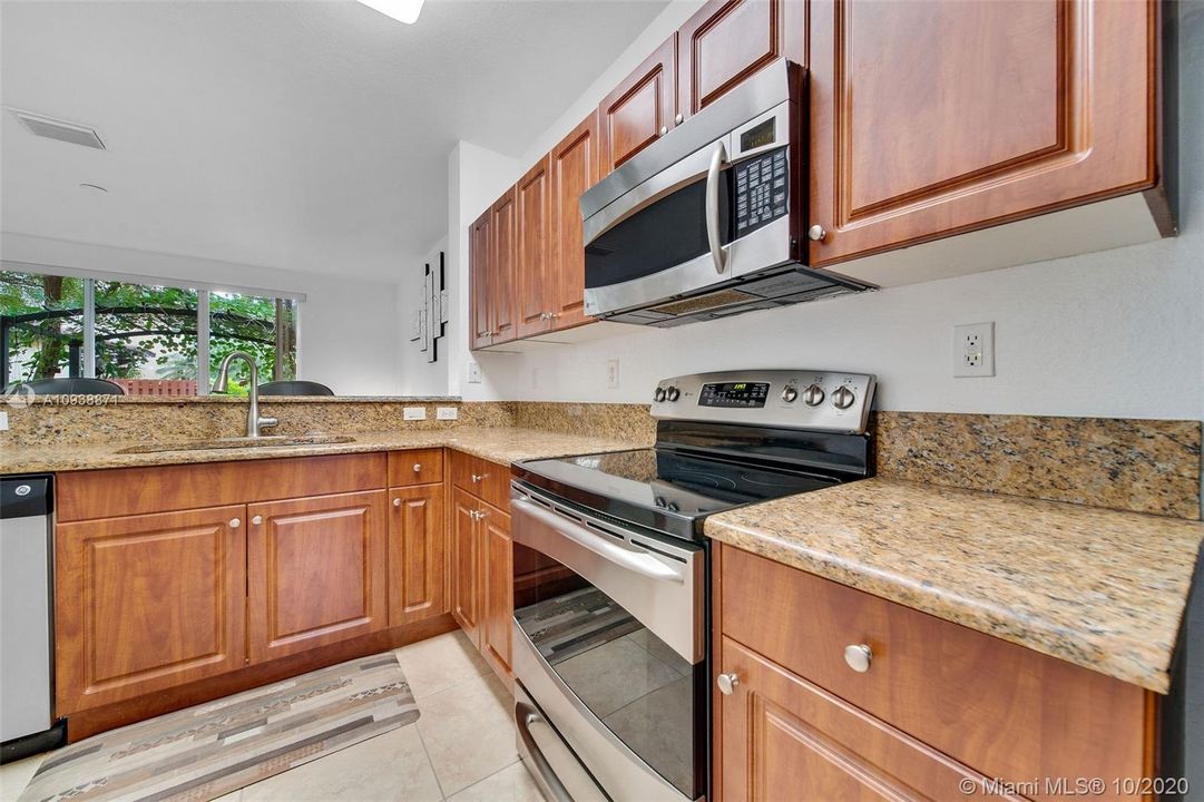 Vendido Recientemente: $215,000 (3 camas, 2 baños, 1325 Pies cuadrados)