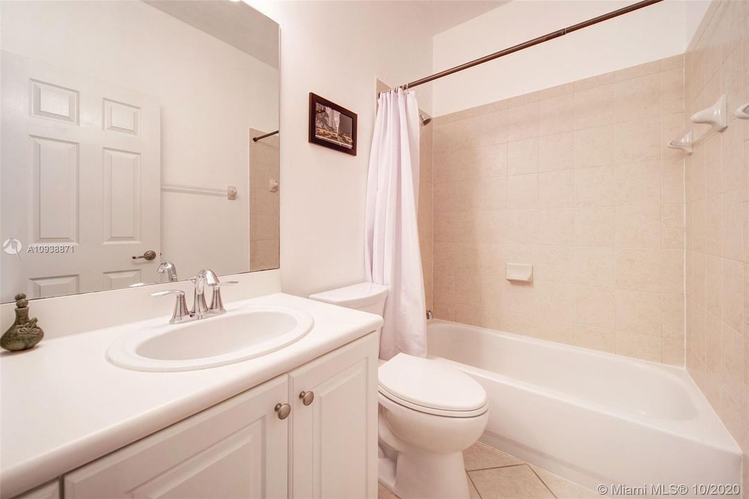 Vendido Recientemente: $215,000 (3 camas, 2 baños, 1325 Pies cuadrados)