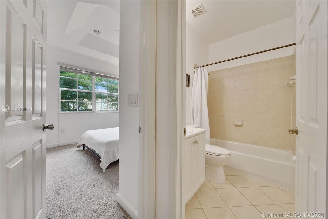 Vendido Recientemente: $215,000 (3 camas, 2 baños, 1325 Pies cuadrados)
