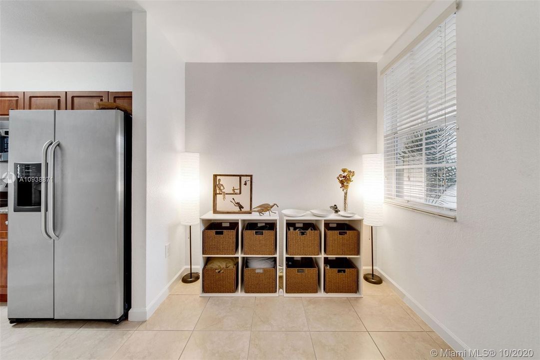 Vendido Recientemente: $215,000 (3 camas, 2 baños, 1325 Pies cuadrados)