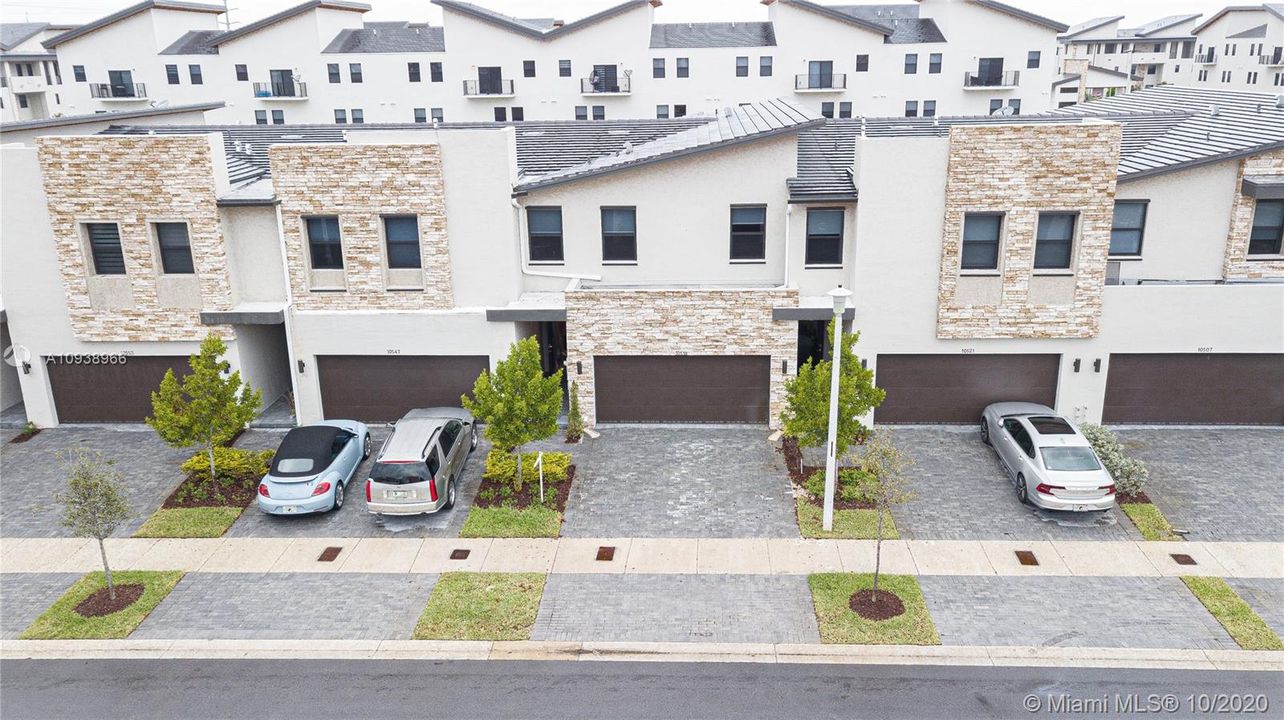 Недавно продано: $445,000 (3 спален, 2 ванн, 1672 Квадратных фут)