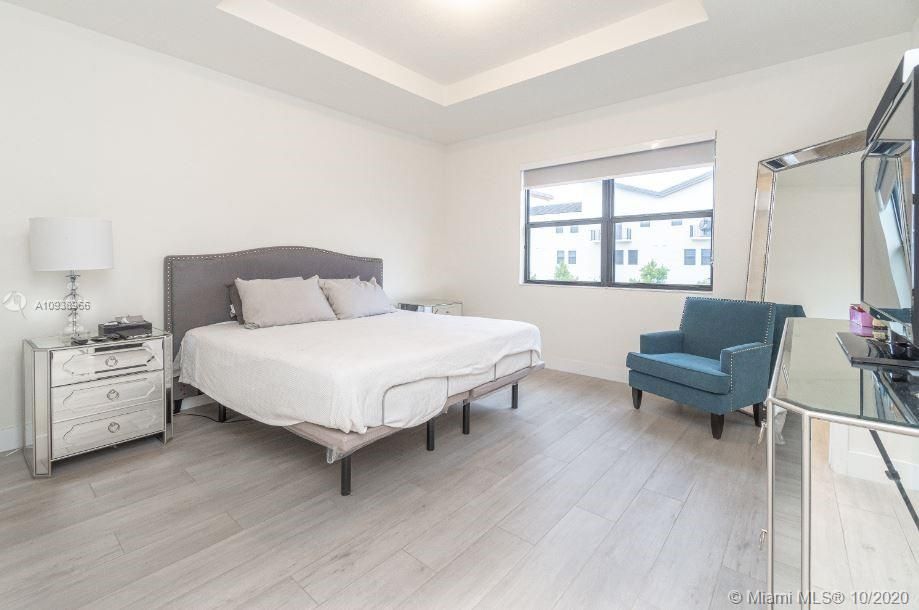Недавно продано: $445,000 (3 спален, 2 ванн, 1672 Квадратных фут)