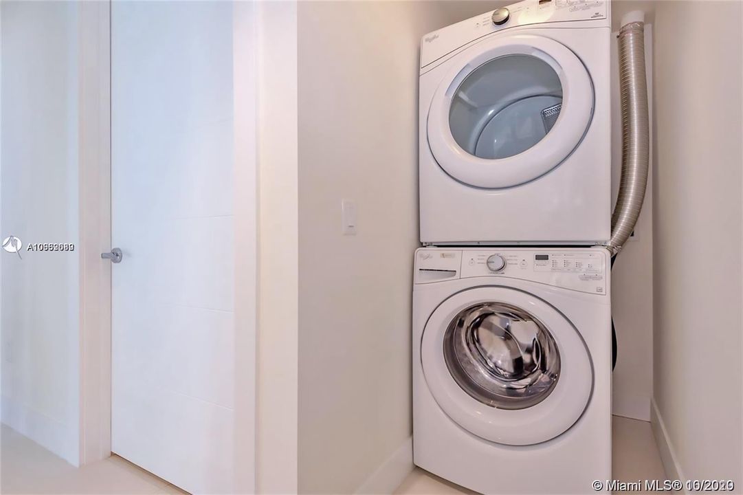 Recently Rented: $3,800 (2 beds, 3 baths, 1683 Square Feet)