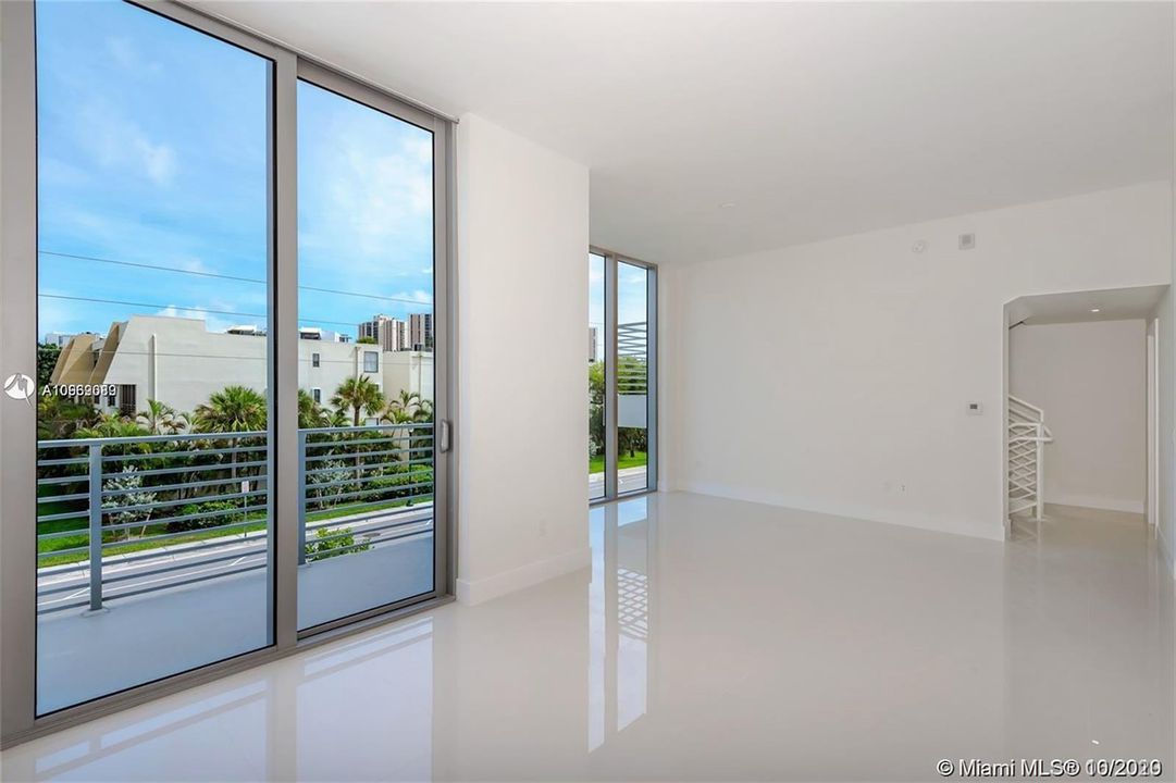 Recently Rented: $3,800 (2 beds, 3 baths, 1683 Square Feet)