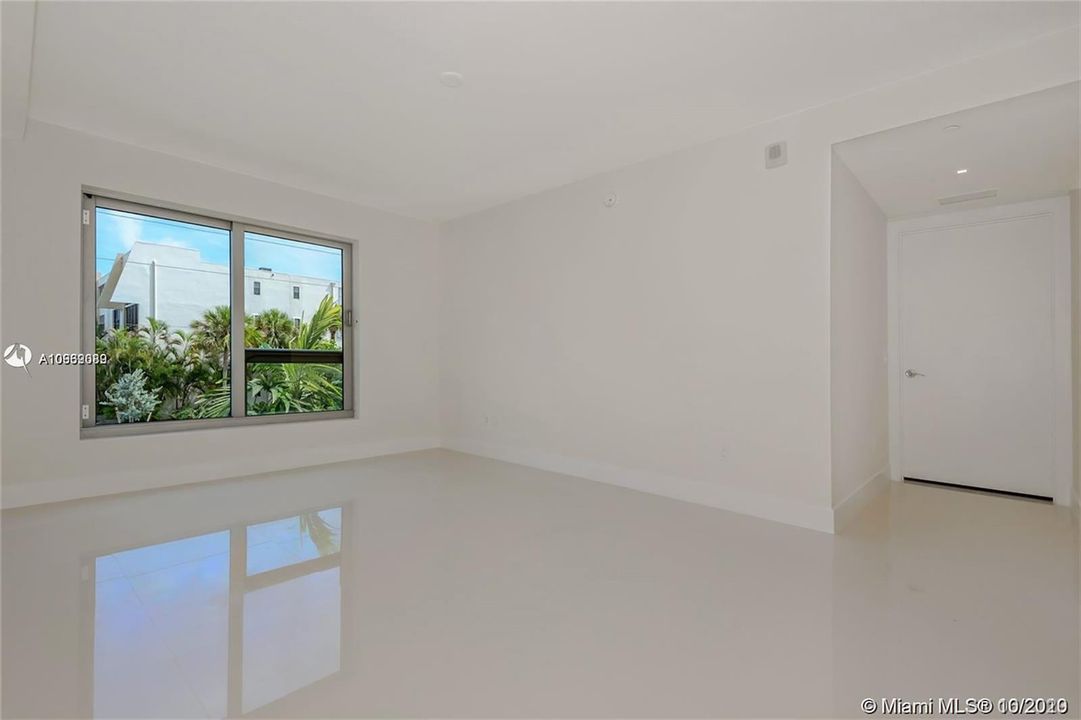 Recently Rented: $3,800 (2 beds, 3 baths, 1683 Square Feet)