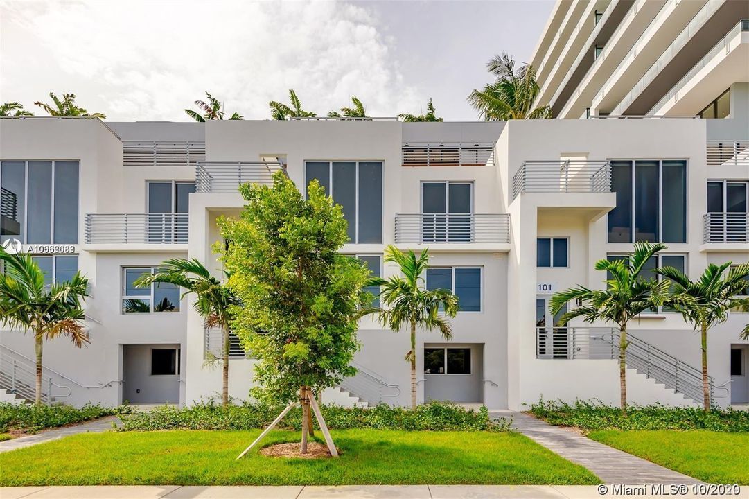 Recently Rented: $3,800 (2 beds, 3 baths, 1683 Square Feet)