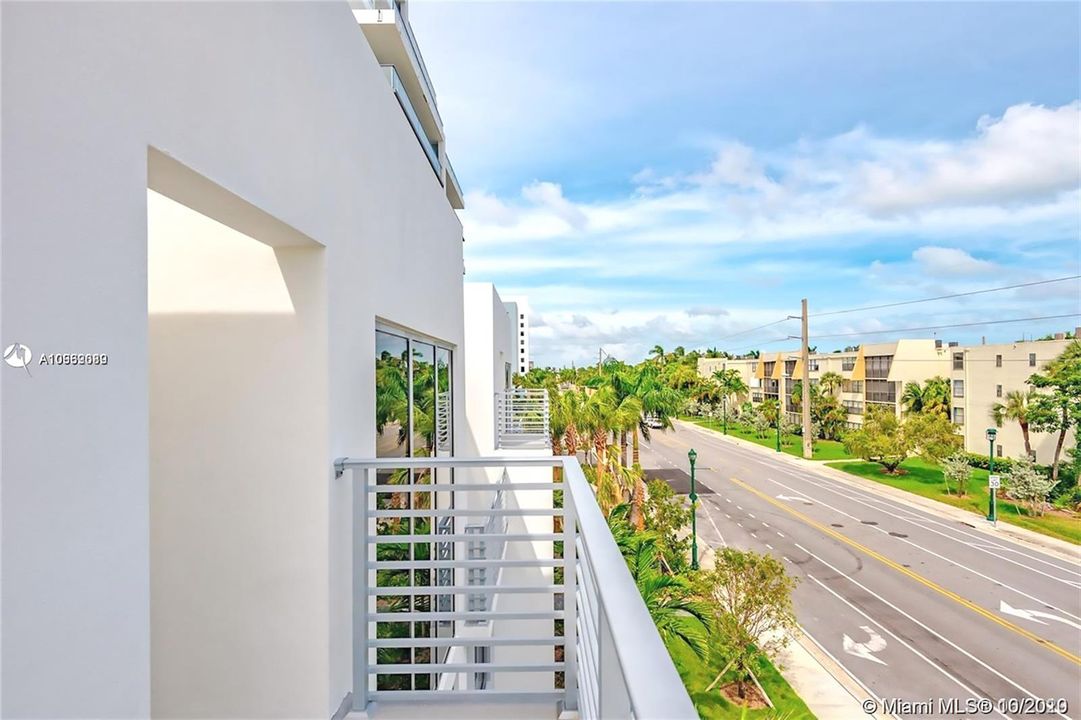 Recently Rented: $3,800 (2 beds, 3 baths, 1683 Square Feet)