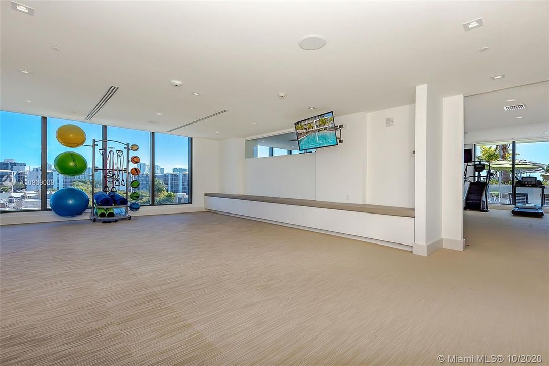 Recently Rented: $3,800 (2 beds, 3 baths, 1683 Square Feet)