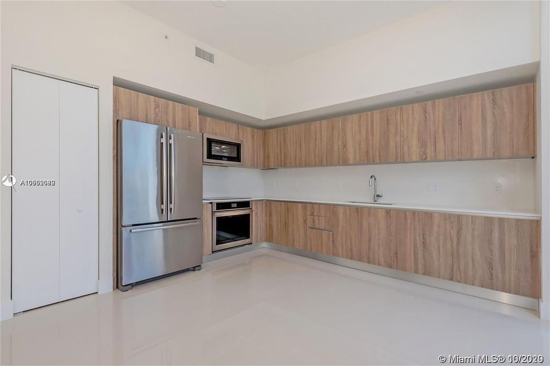 Recently Rented: $3,800 (2 beds, 3 baths, 1683 Square Feet)