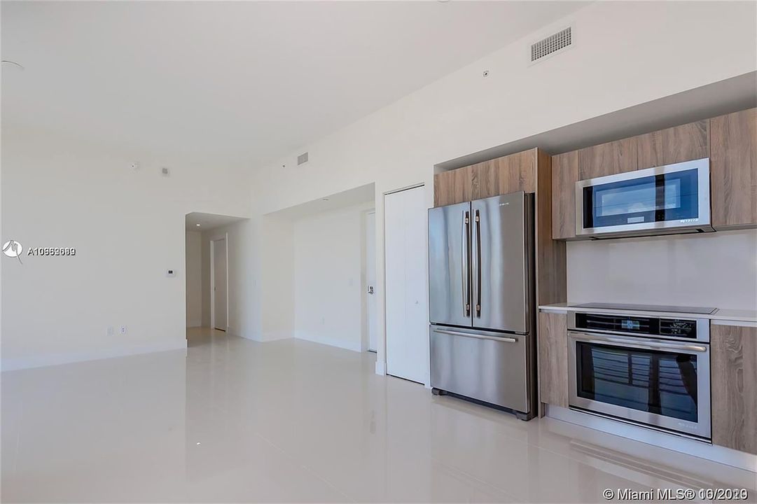 Recently Rented: $3,800 (2 beds, 3 baths, 1683 Square Feet)