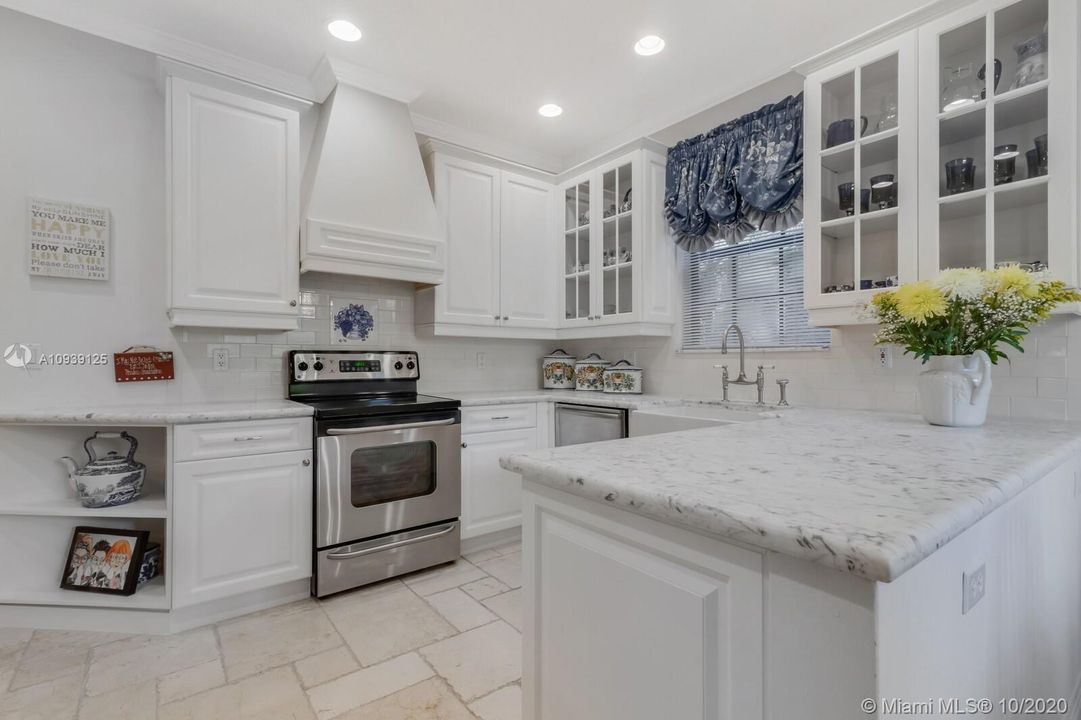 Recently Sold: $350,000 (3 beds, 2 baths, 1841 Square Feet)