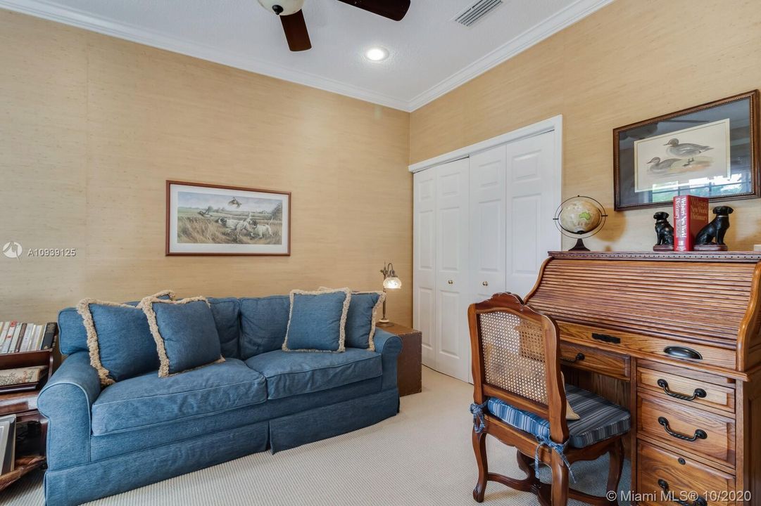 Recently Sold: $350,000 (3 beds, 2 baths, 1841 Square Feet)