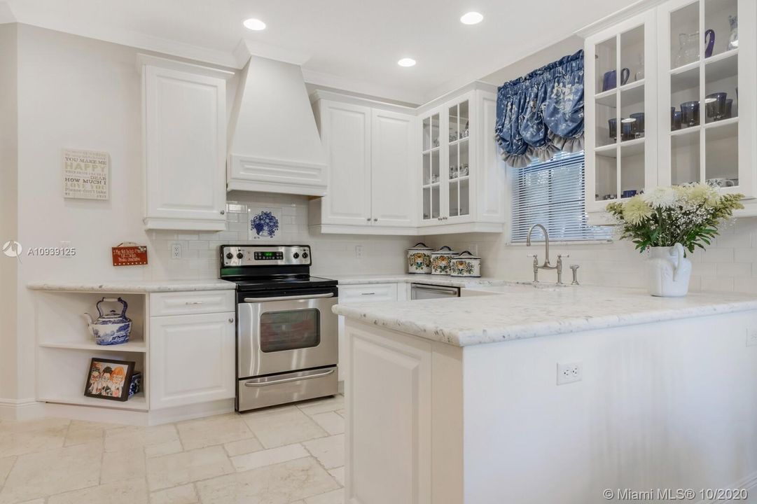 Recently Sold: $350,000 (3 beds, 2 baths, 1841 Square Feet)