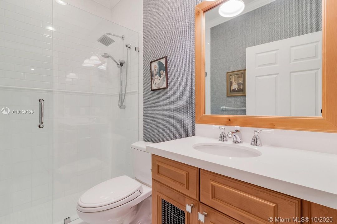 Recently Sold: $350,000 (3 beds, 2 baths, 1841 Square Feet)