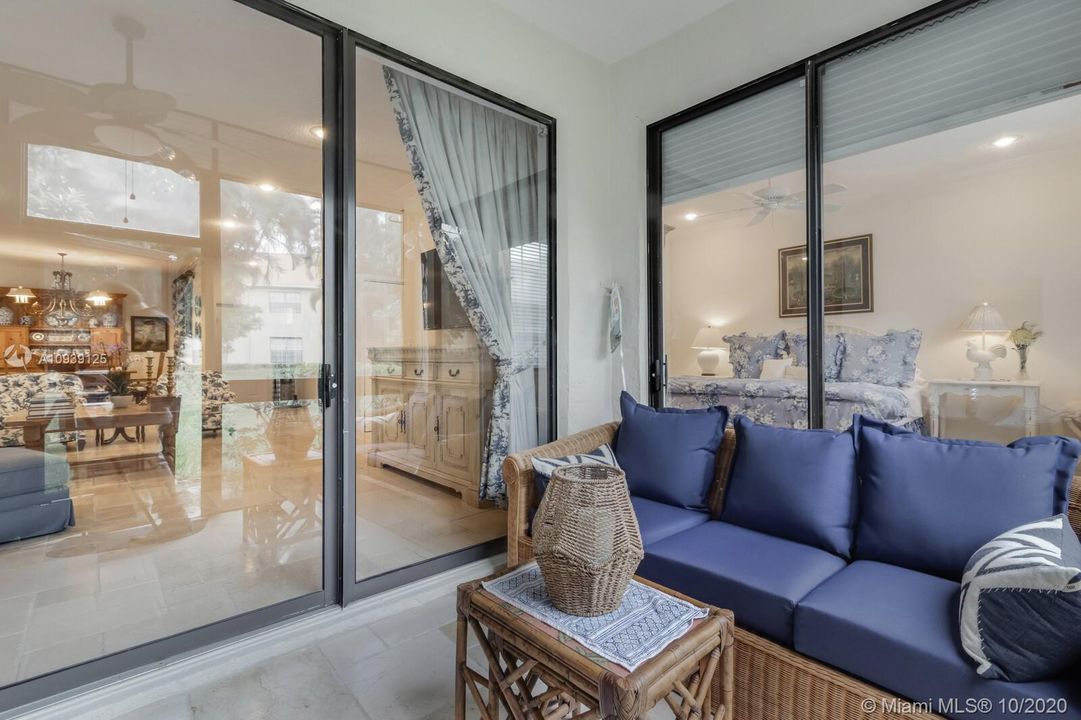 Recently Sold: $350,000 (3 beds, 2 baths, 1841 Square Feet)