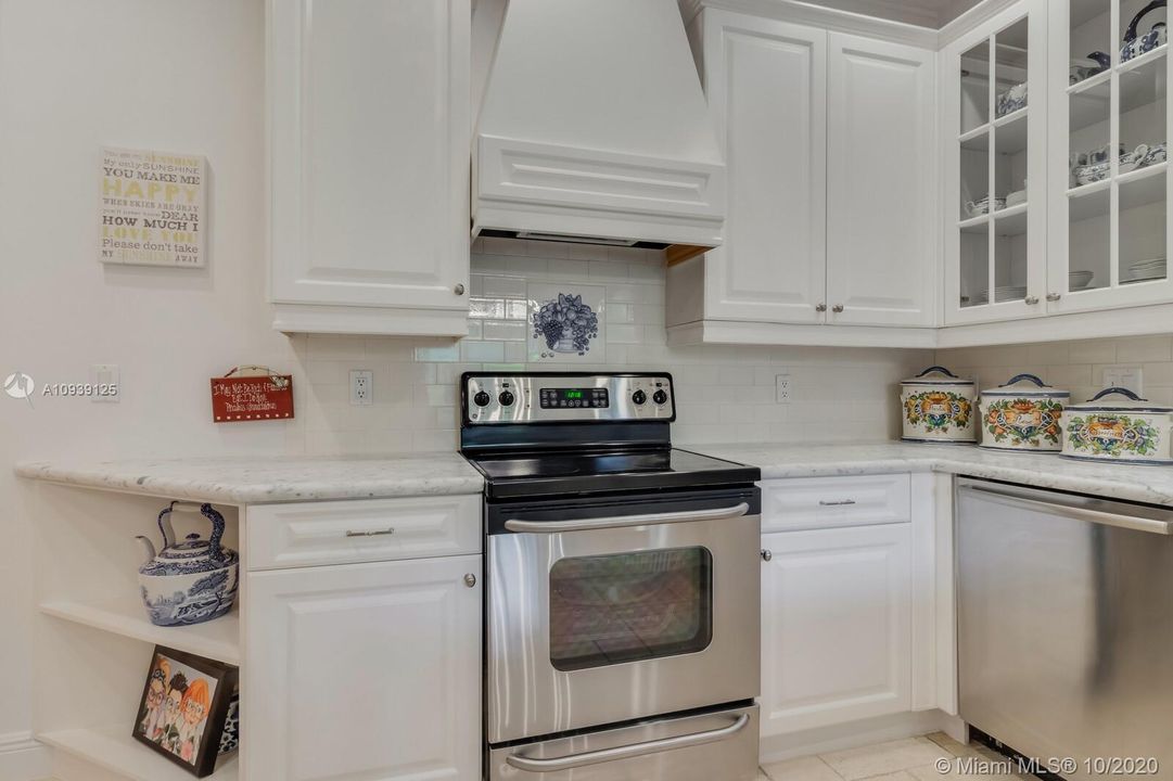 Recently Sold: $350,000 (3 beds, 2 baths, 1841 Square Feet)