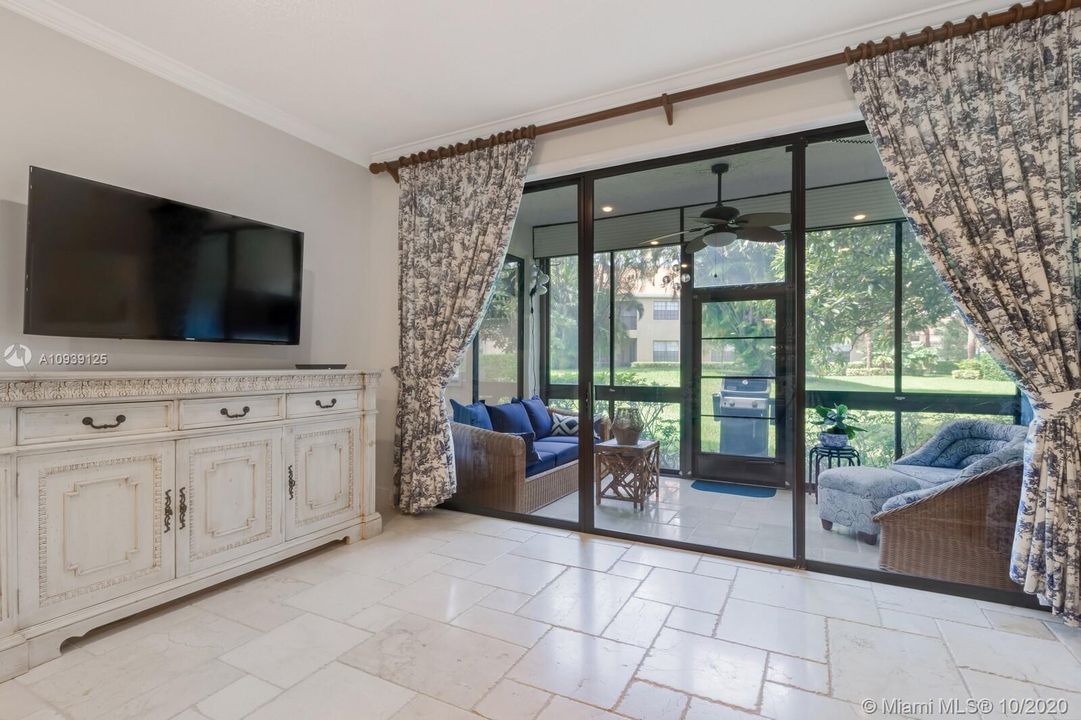 Recently Sold: $350,000 (3 beds, 2 baths, 1841 Square Feet)