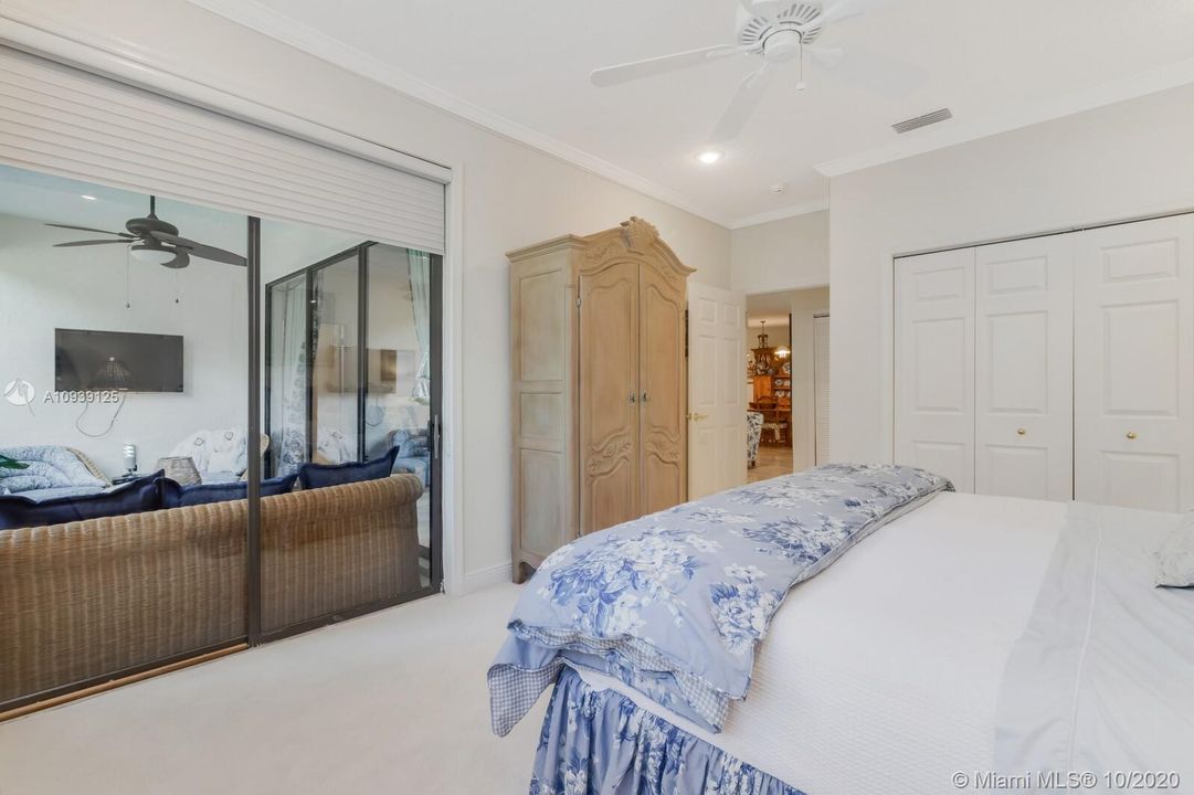 Recently Sold: $350,000 (3 beds, 2 baths, 1841 Square Feet)