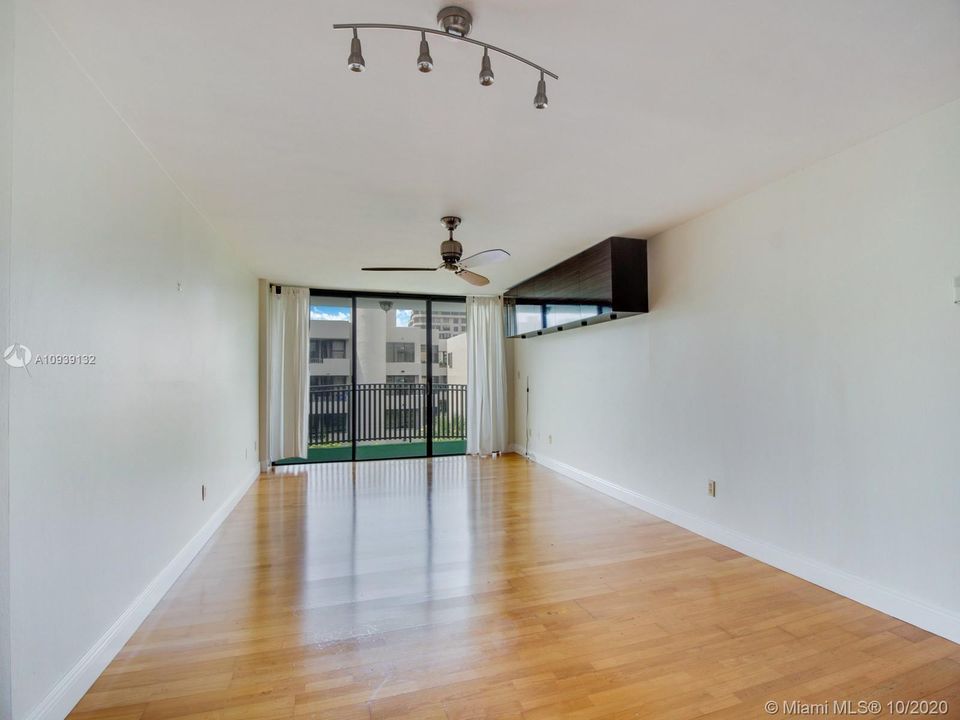 Recently Rented: $1,990 (1 beds, 1 baths, 870 Square Feet)