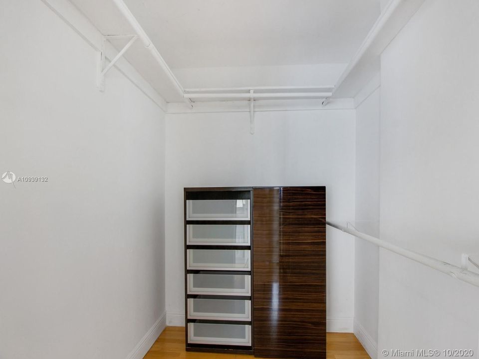 Recently Rented: $1,990 (1 beds, 1 baths, 870 Square Feet)