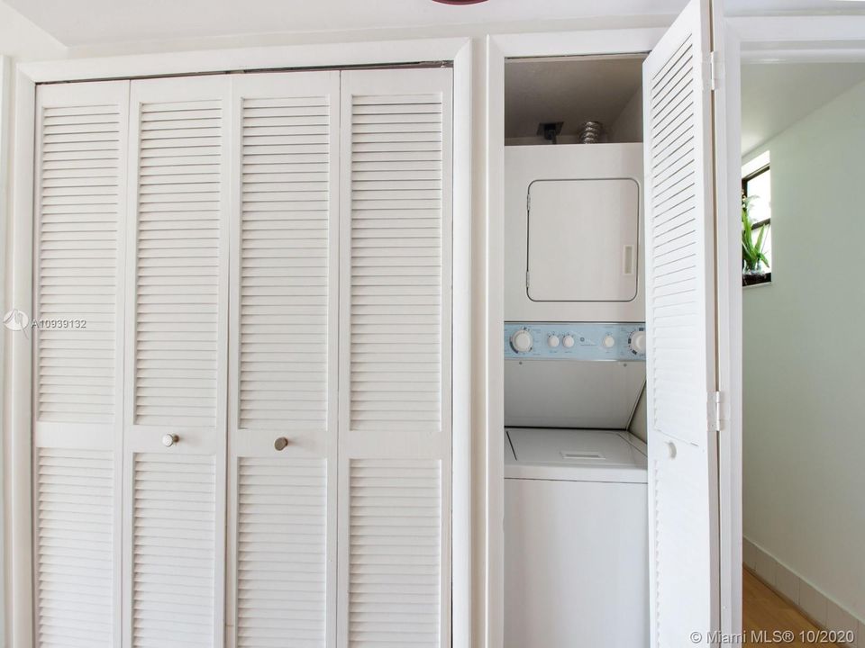 Recently Rented: $1,990 (1 beds, 1 baths, 870 Square Feet)