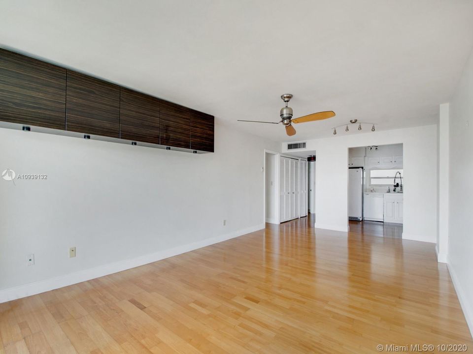 Recently Rented: $1,990 (1 beds, 1 baths, 870 Square Feet)