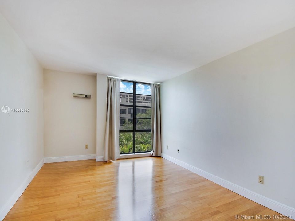 Recently Rented: $1,990 (1 beds, 1 baths, 870 Square Feet)