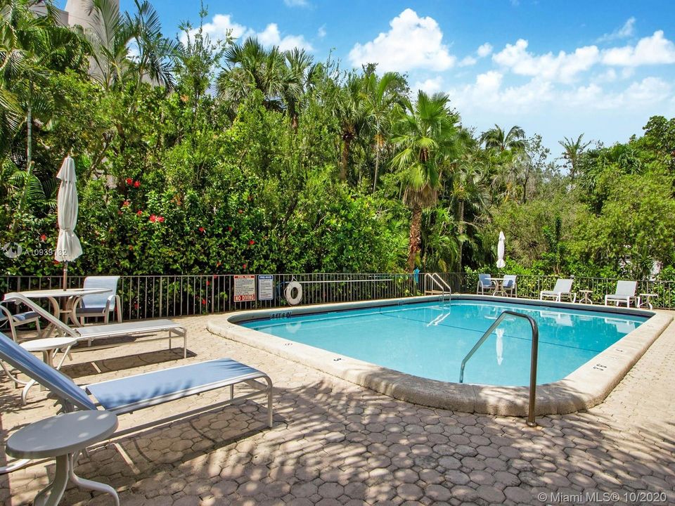 Recently Rented: $1,990 (1 beds, 1 baths, 870 Square Feet)