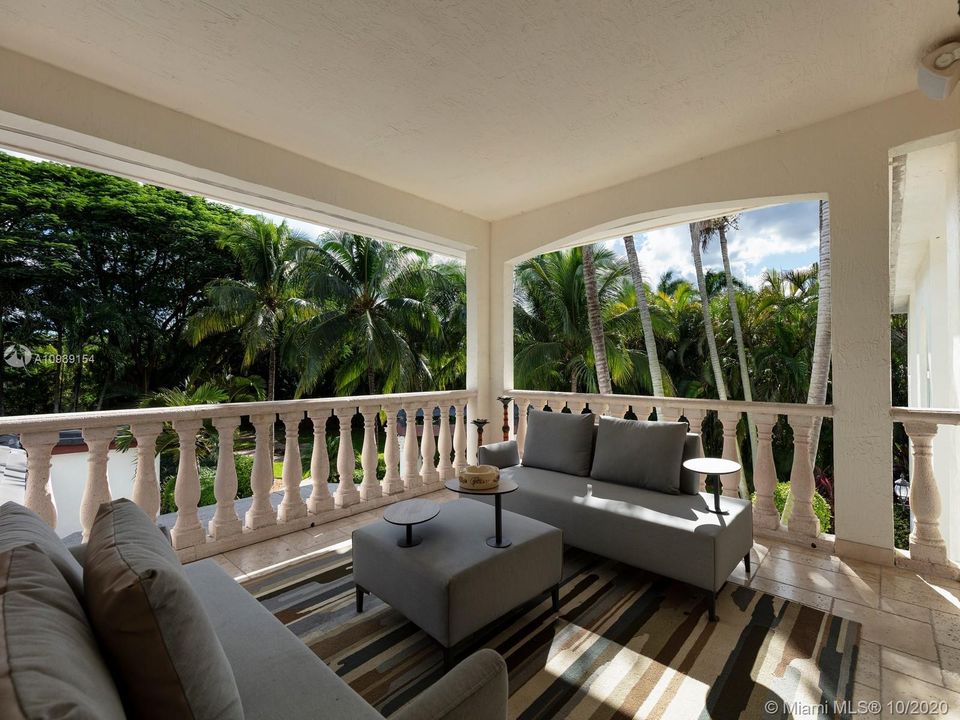 Recently Sold: $2,200,000 (6 beds, 5 baths, 7423 Square Feet)