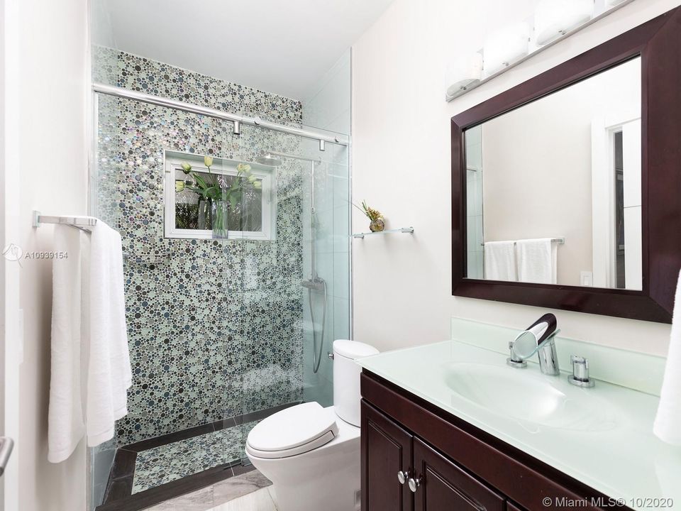 Recently Sold: $2,200,000 (6 beds, 5 baths, 7423 Square Feet)