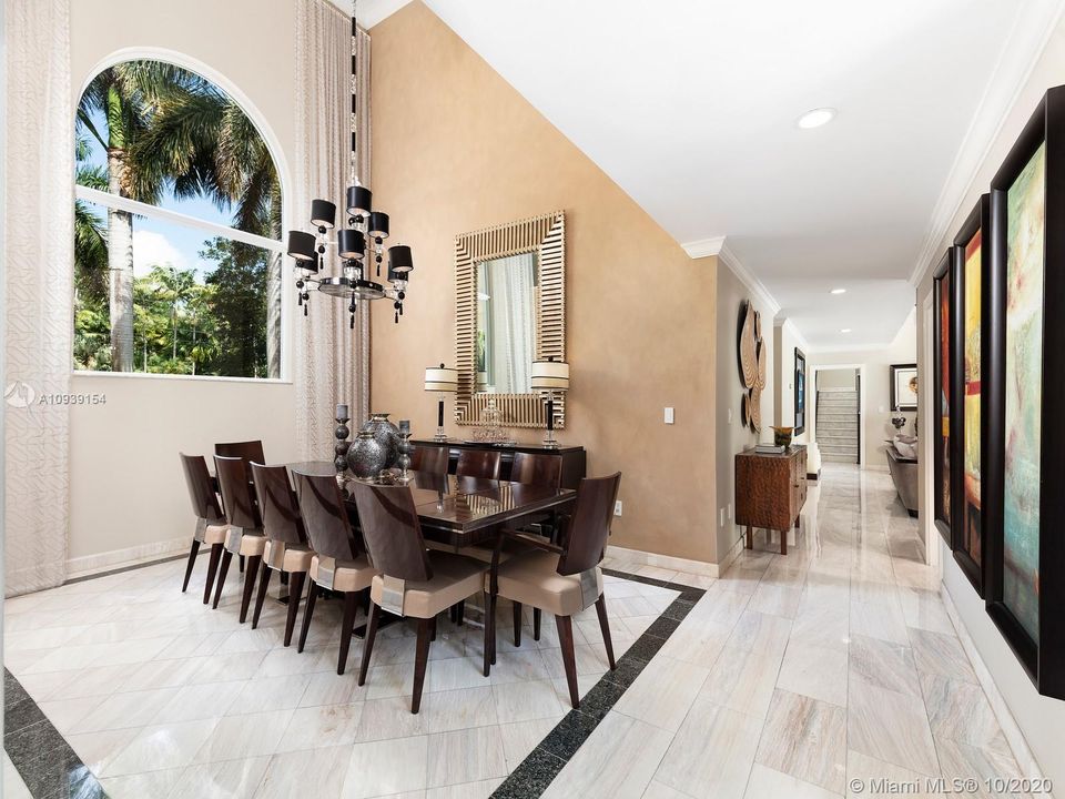 Recently Sold: $2,200,000 (6 beds, 5 baths, 7423 Square Feet)