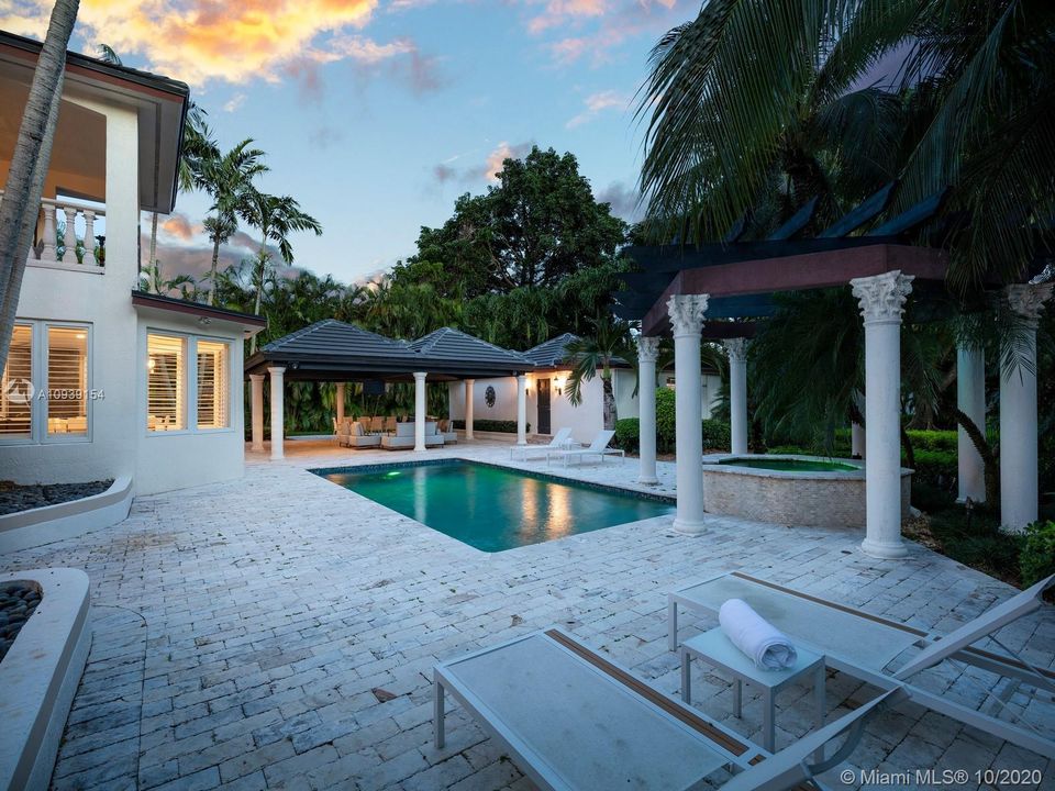 Recently Sold: $2,200,000 (6 beds, 5 baths, 7423 Square Feet)