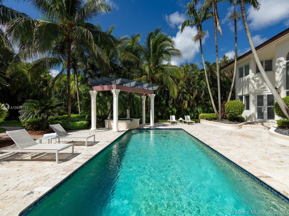 Recently Sold: $2,200,000 (6 beds, 5 baths, 7423 Square Feet)