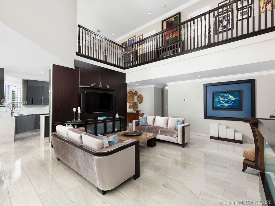 Recently Sold: $2,200,000 (6 beds, 5 baths, 7423 Square Feet)