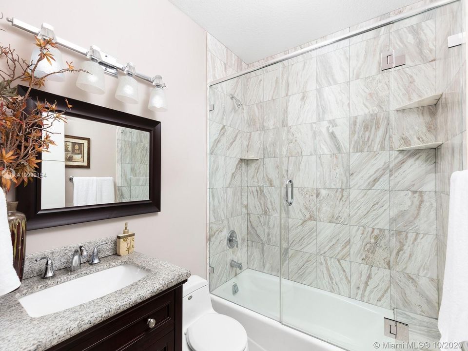 Recently Sold: $2,200,000 (6 beds, 5 baths, 7423 Square Feet)