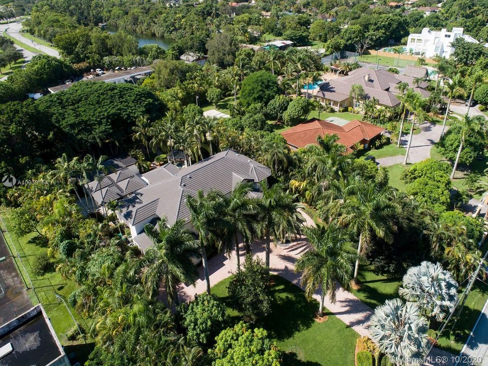 Recently Sold: $2,200,000 (6 beds, 5 baths, 7423 Square Feet)