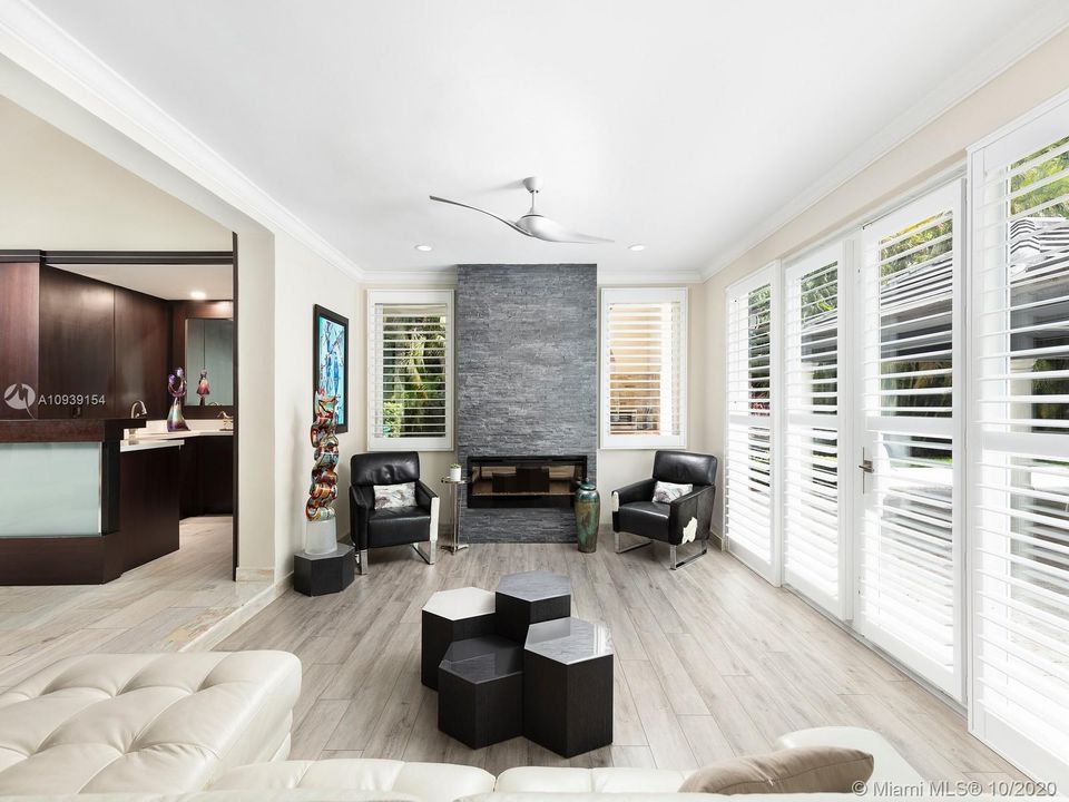 Recently Sold: $2,200,000 (6 beds, 5 baths, 7423 Square Feet)
