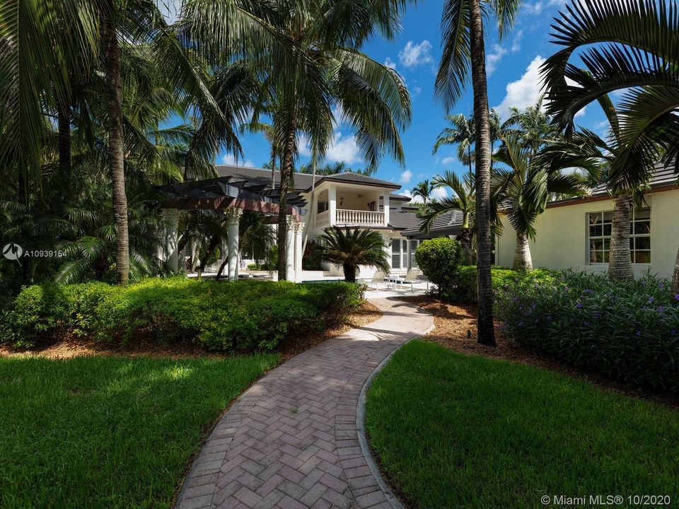 Recently Sold: $2,200,000 (6 beds, 5 baths, 7423 Square Feet)