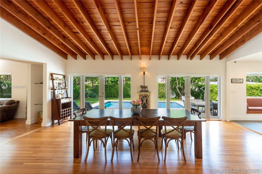 Vendido Recientemente: $1,100,000 (3 camas, 3 baños, 0 Pies cuadrados)