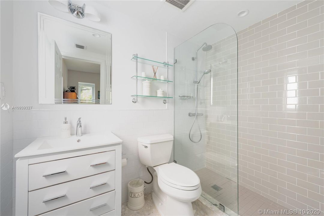 Vendido Recientemente: $1,100,000 (3 camas, 3 baños, 0 Pies cuadrados)