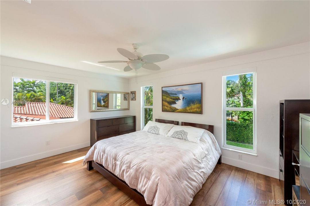 Vendido Recientemente: $1,100,000 (3 camas, 3 baños, 0 Pies cuadrados)