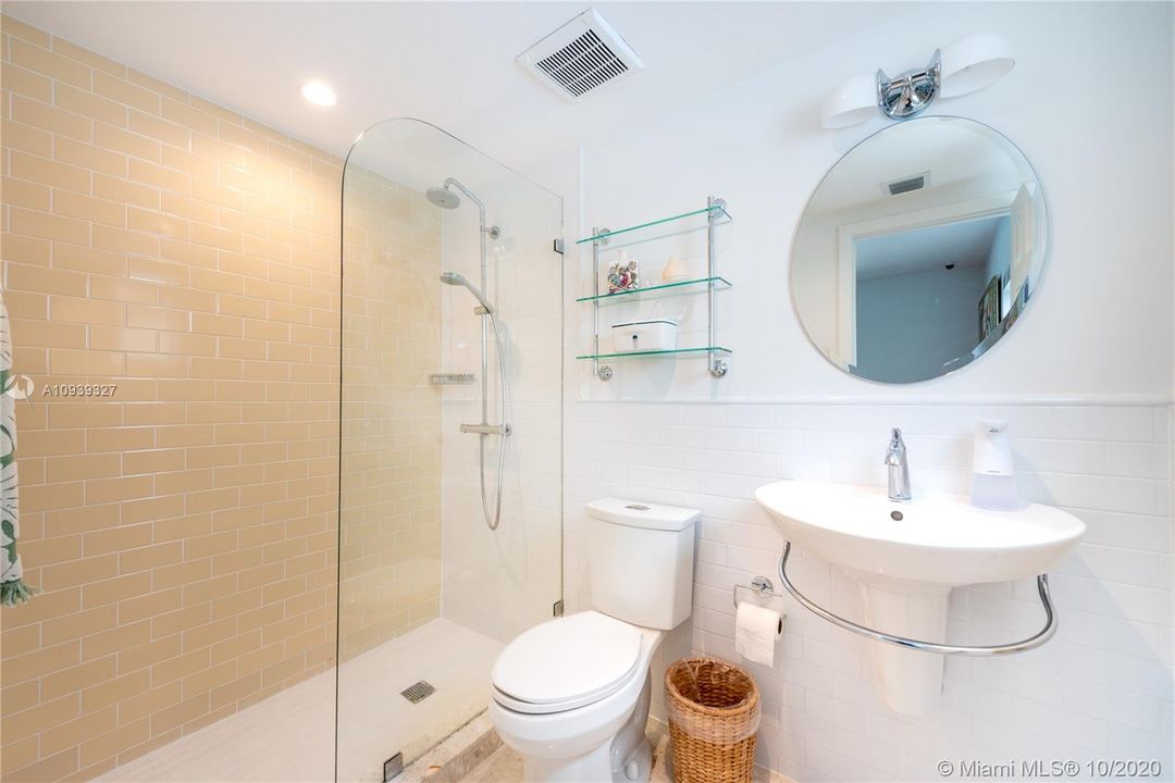 Vendido Recientemente: $1,100,000 (3 camas, 3 baños, 0 Pies cuadrados)