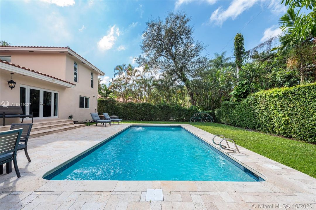 Vendido Recientemente: $1,100,000 (3 camas, 3 baños, 0 Pies cuadrados)