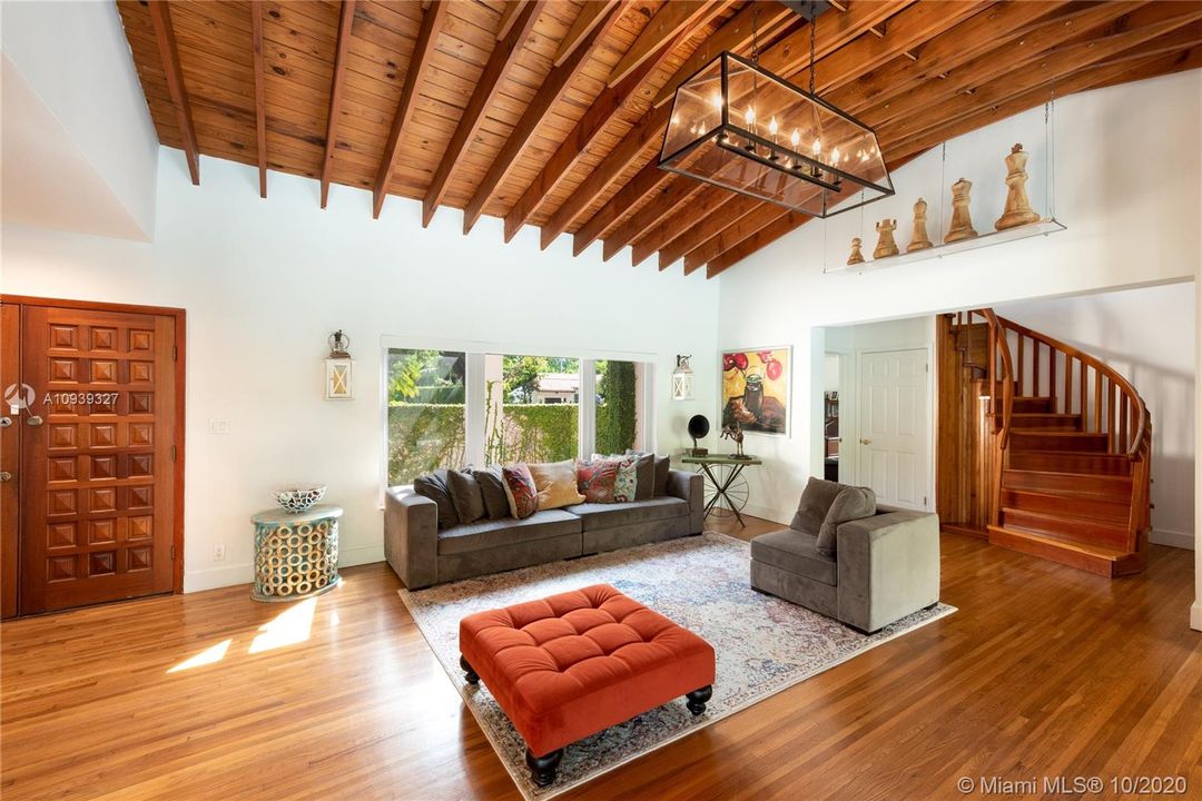 Vendido Recientemente: $1,100,000 (3 camas, 3 baños, 0 Pies cuadrados)