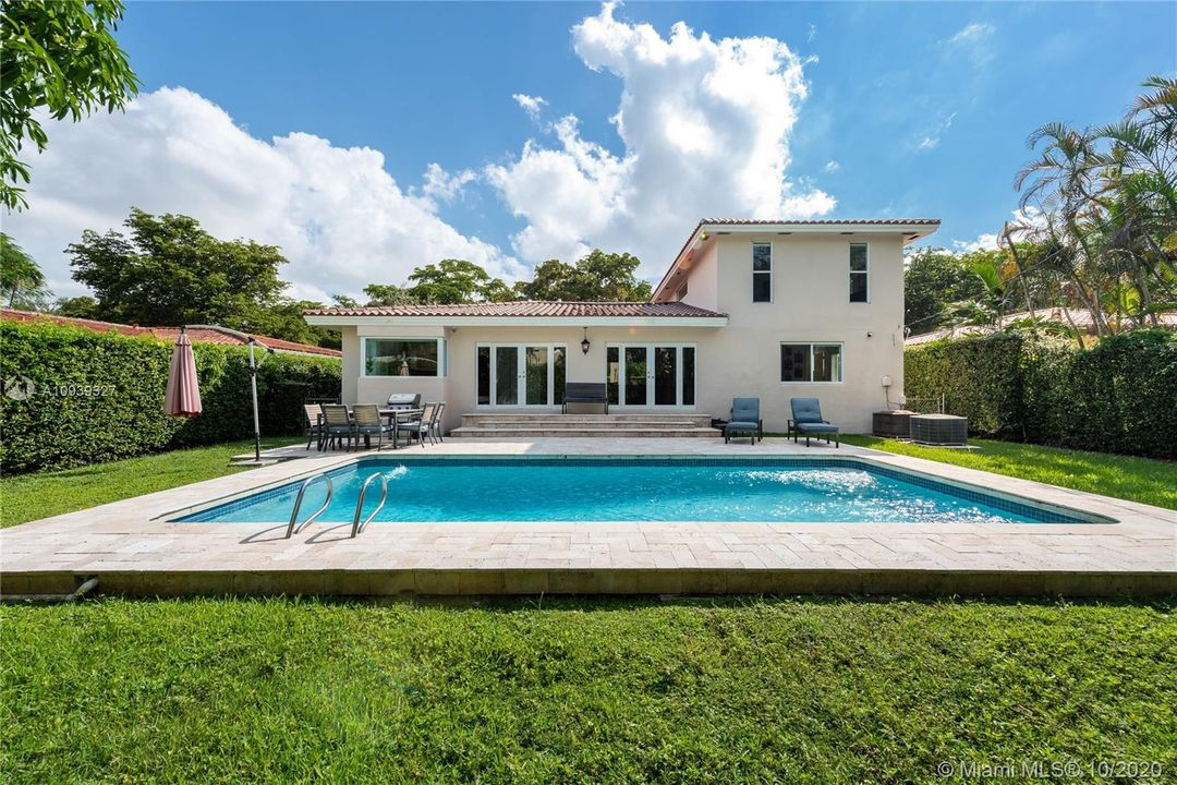 Vendido Recientemente: $1,100,000 (3 camas, 3 baños, 0 Pies cuadrados)