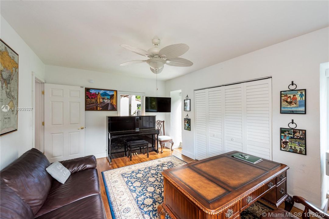 Vendido Recientemente: $1,100,000 (3 camas, 3 baños, 0 Pies cuadrados)
