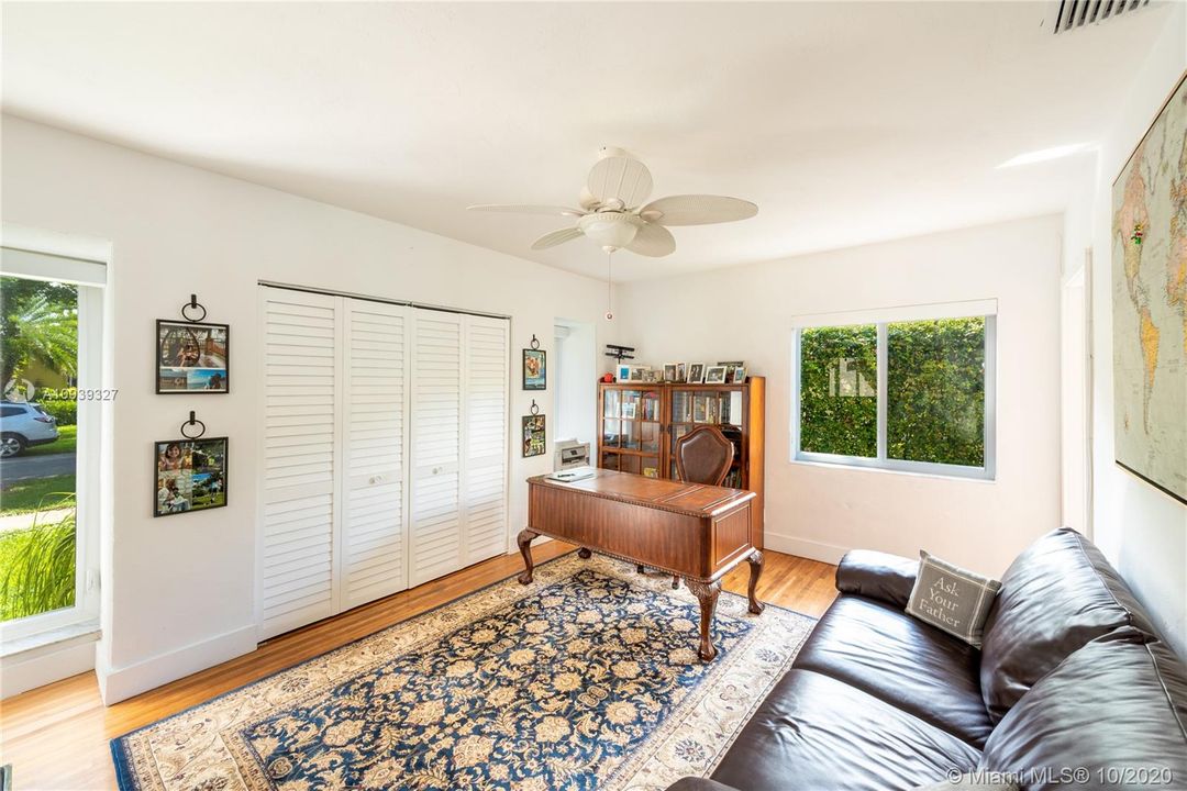 Vendido Recientemente: $1,100,000 (3 camas, 3 baños, 0 Pies cuadrados)
