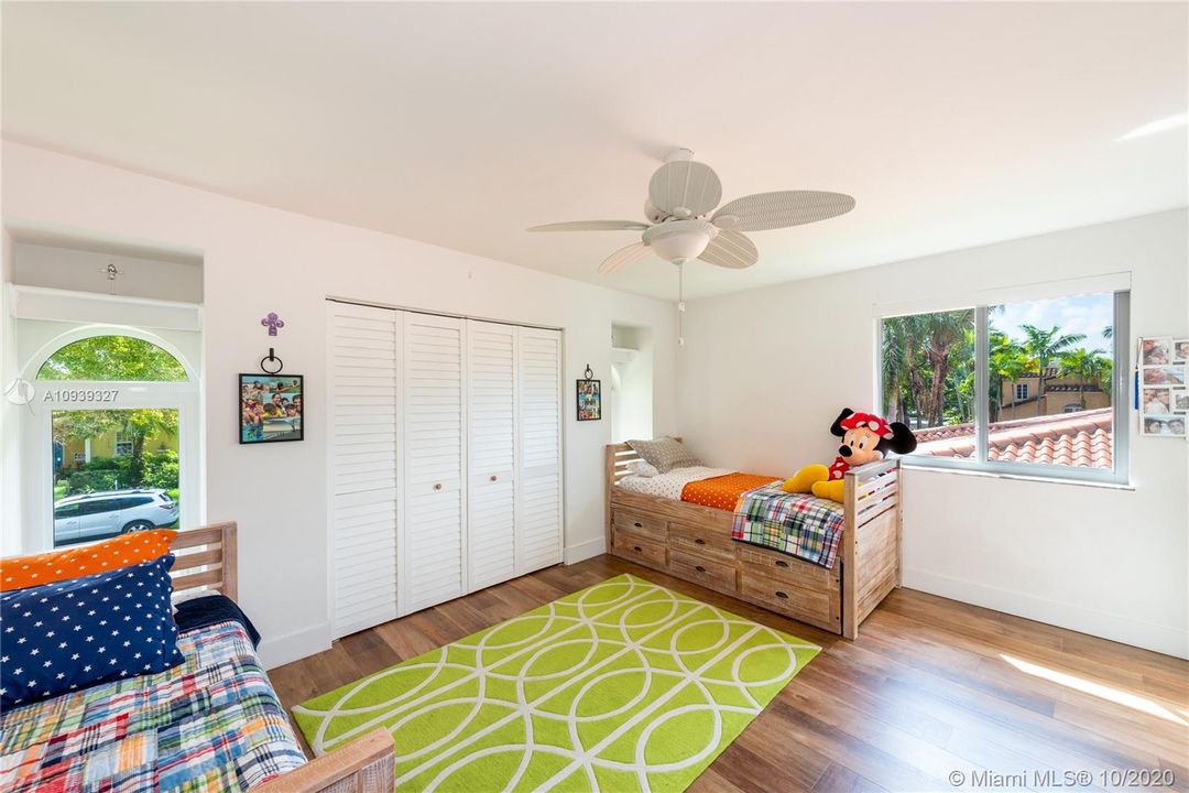 Vendido Recientemente: $1,100,000 (3 camas, 3 baños, 0 Pies cuadrados)