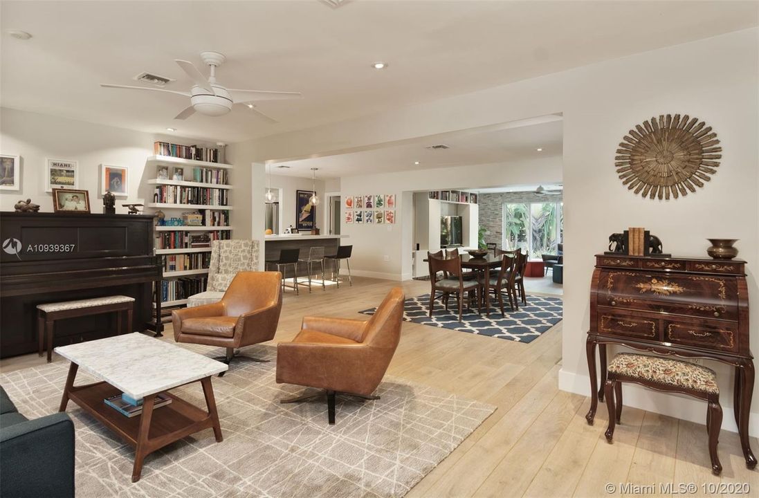 Vendido Recientemente: $1,075,000 (3 camas, 2 baños, 2521 Pies cuadrados)
