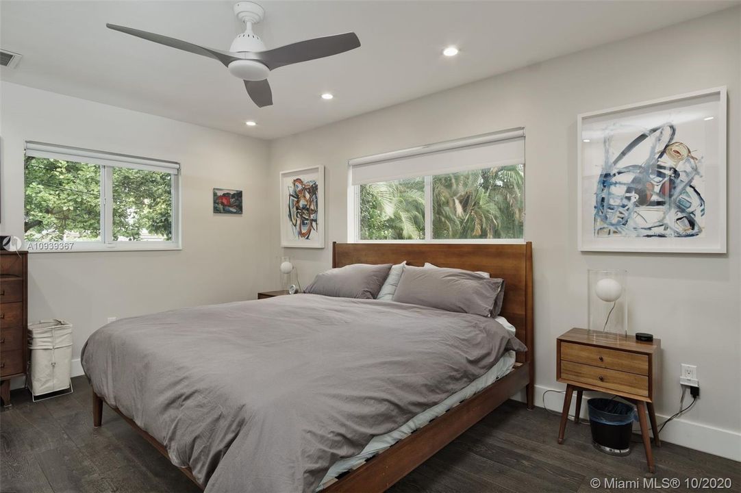 Vendido Recientemente: $1,075,000 (3 camas, 2 baños, 2521 Pies cuadrados)